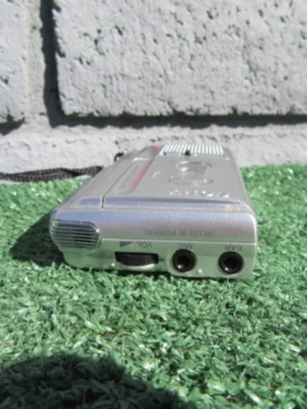 Sony V-O-R Microcassette Audio Recorder M-670V *For Parts*